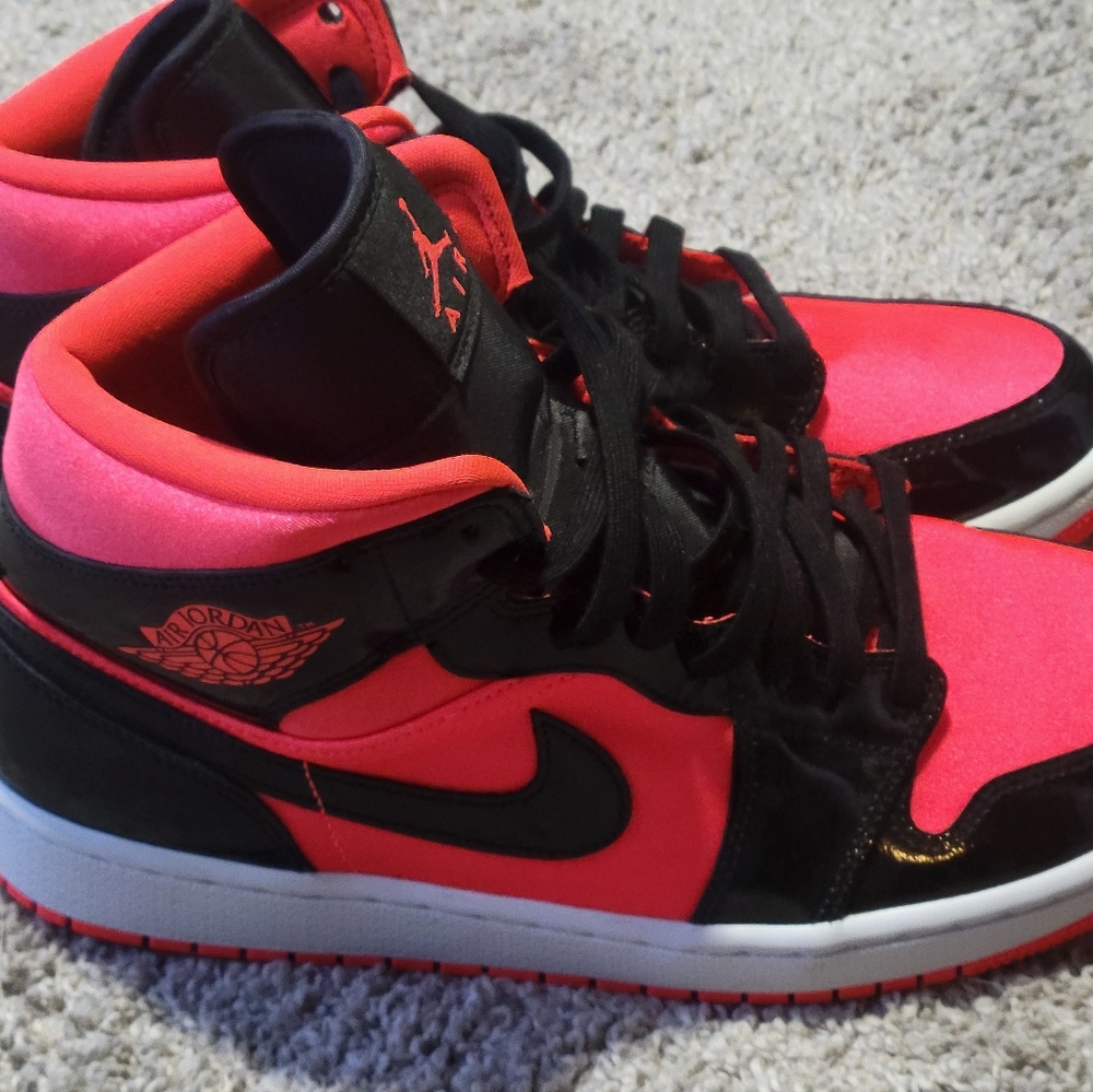Jordan 1 mid. Punch color w/ black patent leather. Like new without box